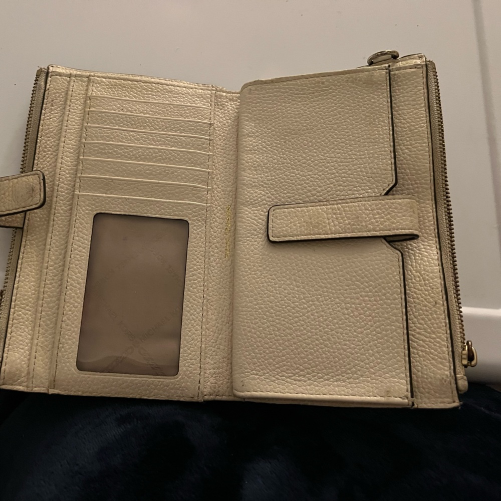 Pre-loved Michael Kors Double Zip Wallet